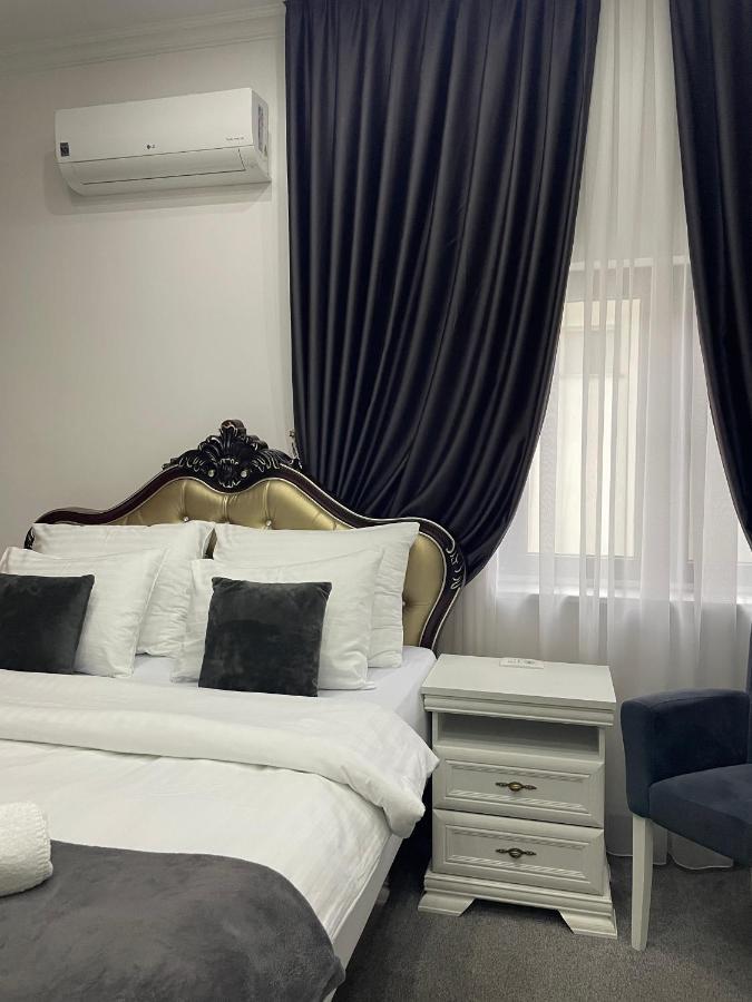 Hotel Palace Velika Kladusa Bagian luar foto